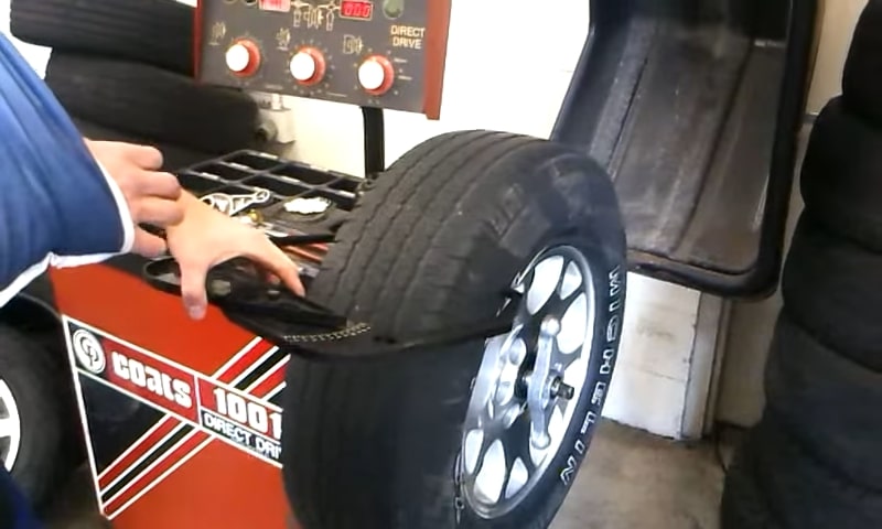 Attach the balancing weights to the tire